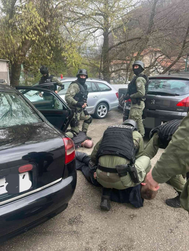 Visočanin E. H. prvostepeno osuđen na sedam godina zatvora zbog udaranja automobilom policajca