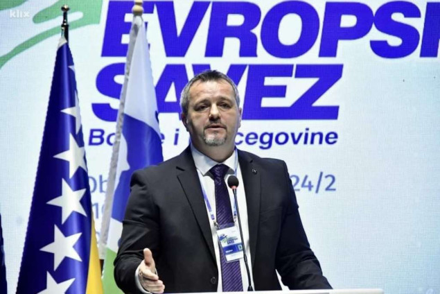NES: Visoki predstavnik suspendovao Ustav Federacije BiH kako bi ispunio želje HDZ-a