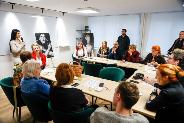 Program 'Otisci tradicije' - radionica ukrašavanja pisanica i izložba fotografija 'Identitet'