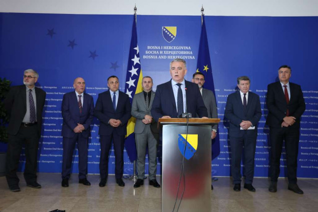 Poslanici SDA i DF-a zahtijevaju povlačenje odluke o nacrtu novog ustava RS-a