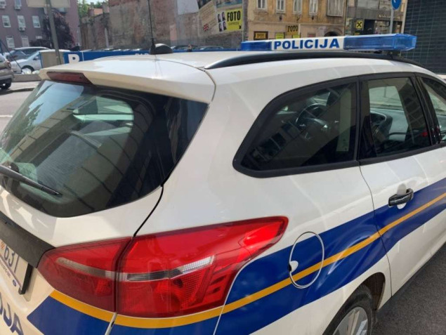 Dvojica mladića uhićena zbog napada na 21-godišnjeg državljanina Srbije u Povljani