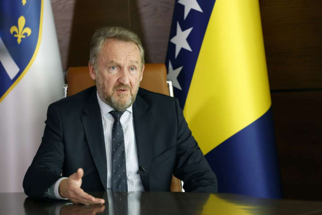 Izetbegoviću neprihvatljiv format razgovora "predstavnika konstitutivnih naroda"