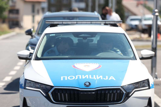 Prijedorčanin pucao u dvorištu, u pretresu kuće pronađeni puška i bomba