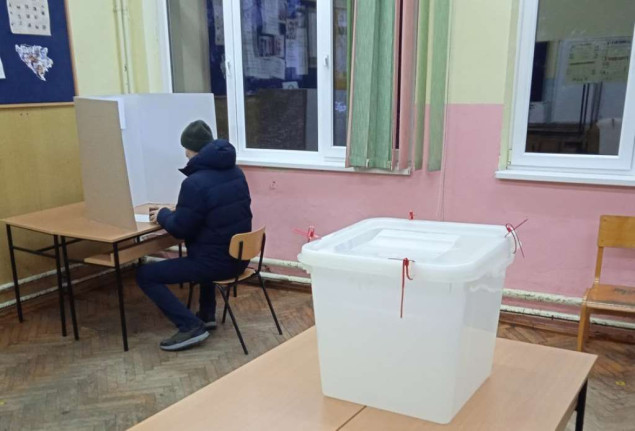 Građani Bihaća na prijevremenim izborima za gradonačelnika, sva birališta otvorena