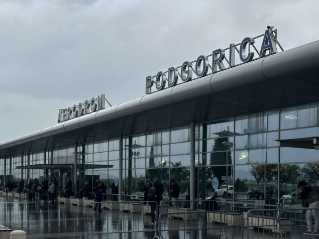 U Podgoricu sletio avion s evakuiranim državljanima