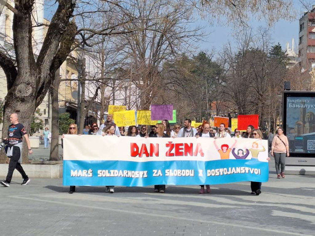 Građani marširali centrom Banje Luke ukazujući na ugrožena prava žena