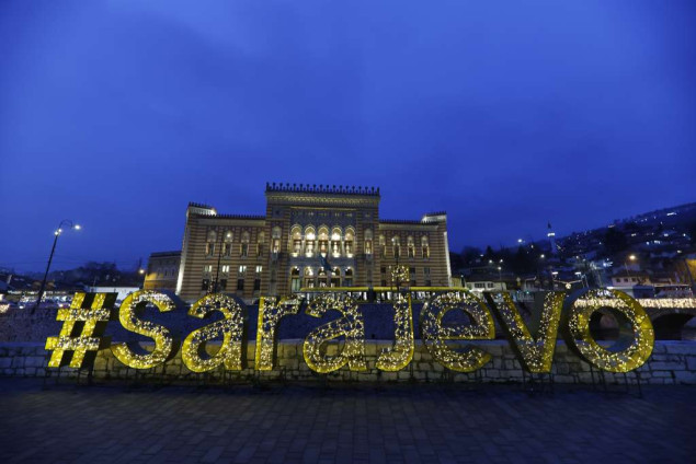 Završeno ukrašavanje Sarajeva pred nadolazeće praznike