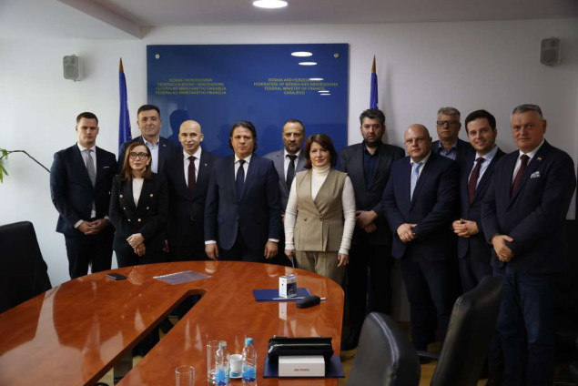 Kraljević potpisao ugovore s kantonima o dodjeli 200 miliona KM podrške Vlade FBiH tom nivou vlasti