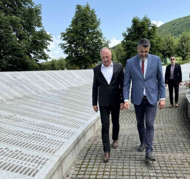 Helez obišao Memorijalni centar Srebrenica – Potočari