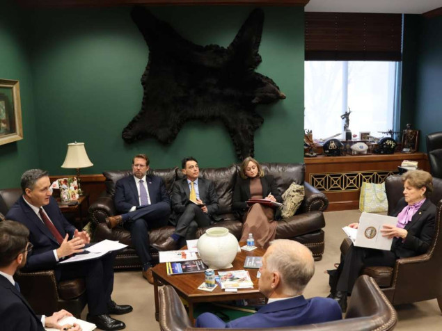 Bećirović s američkim senatorima Thomom Tillisom, Jeanne Shaheen i Jeffom Merkleyom