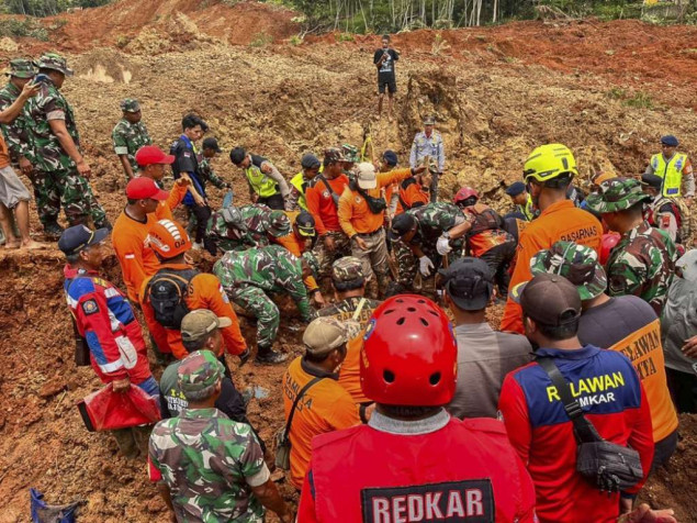 Broj žrtava u klizištima na centralnoj Javi u Indoneziji porastao na 30