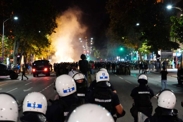 U sukobu policije i prosvjednika u Beogradu više ozlijeđenih