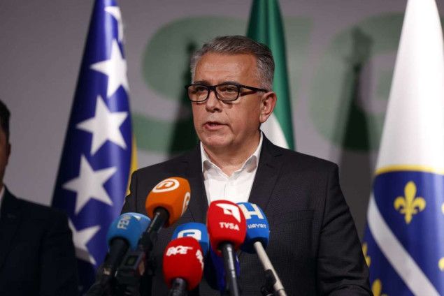 Klub SDA - Vladajuća koalicija ponovo podiže plaće ministrima i parlamentarcima
