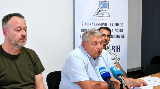 Sindikat USK-a pred štrajkom - Profesor sa VII stepenom zaradi 1.736 KM, zaposlenik sa IV 2.575 KM