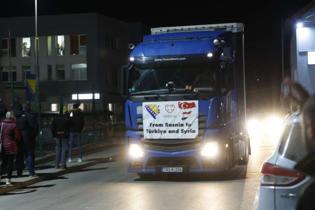 Pomozi.ba: 54 šlepera pomoći krenula iz Sarajeva ka Turskoj