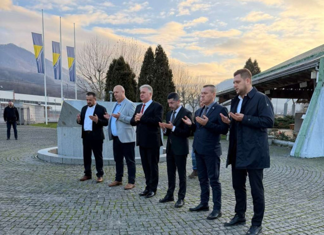 Delegacija Skupštine Brčko distrikta BiH posjetila Memorijalni centar u Potočarima