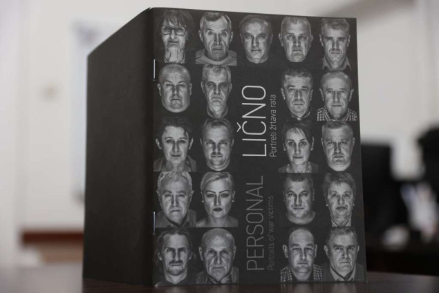 Federalnim parlamentarcima predstavljena izložba portreta 'Lično' Velije Hasanbegovića