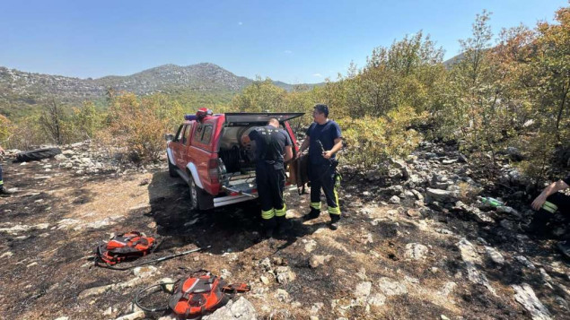 Požar u neumskom području pod nadzorom gasitelja