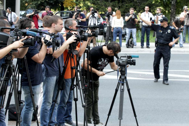 EU podržava nezavisno novinarstvo širom svijeta i pruža zaštitu novinarima koji su izloženi riziku