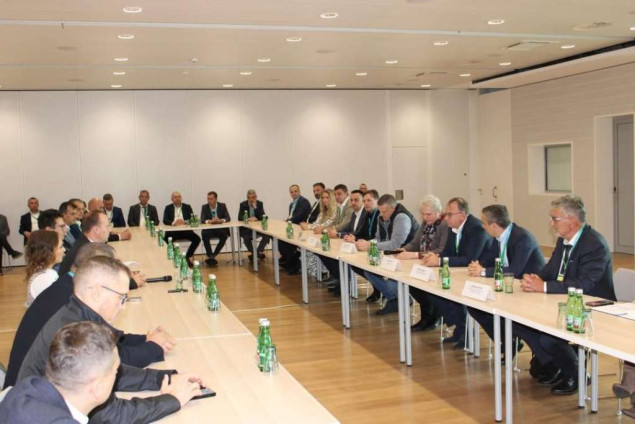 Delegacija Vlade FBiH i privrednika na čelu s premijerom Nikšićem u posjeti Mađarskoj