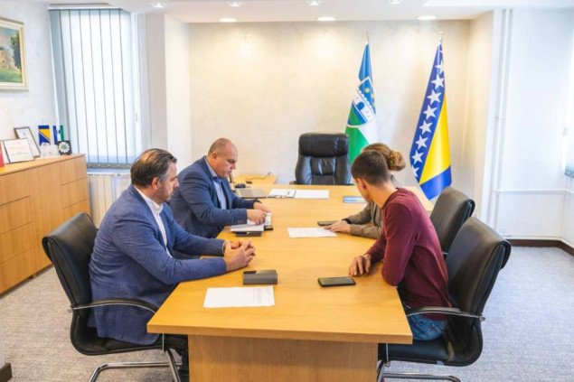 Premijer USK podržao inicijative mladih u okviru Civitas projekta "Ja građanin"