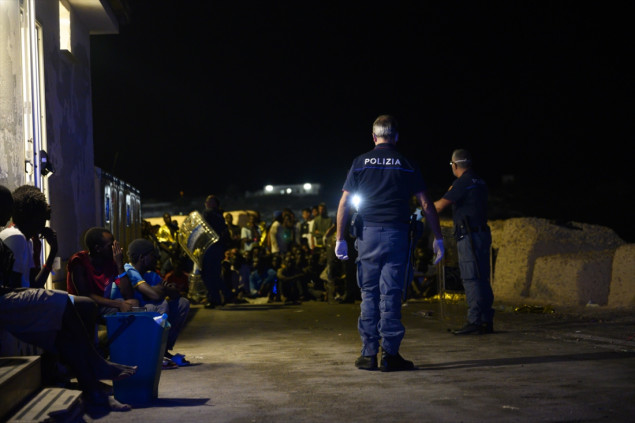 Skoro 6.800 neregularnih migranata stiglo na Lampedusu u posljednjih 36 sati