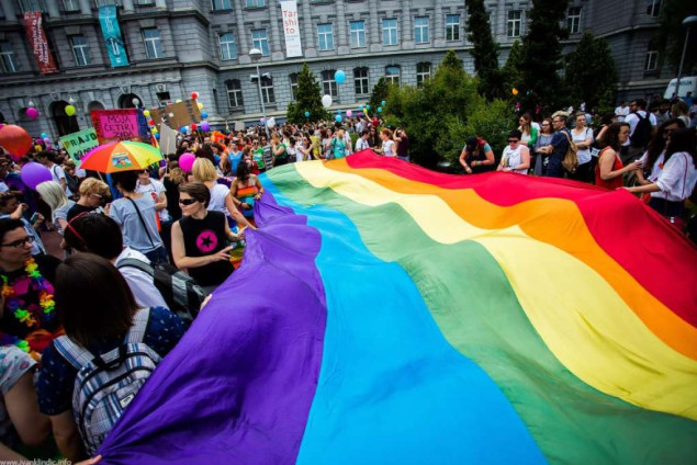 EU oštro osuđuje zakone kojima se kriminaliziraju sporazumni istospolni odnosi