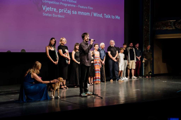 Lija, pas iz filma 'Vetre, pričaj sa mnom', postala zvijezda crvenog tepiha