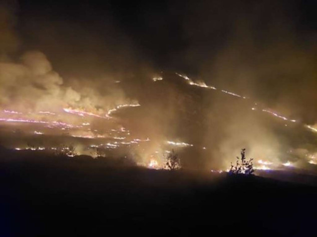 Livno: Vatrogasci se bore s velikim požarom na Dinari, zatražena pomoć hrvatskih kanadera