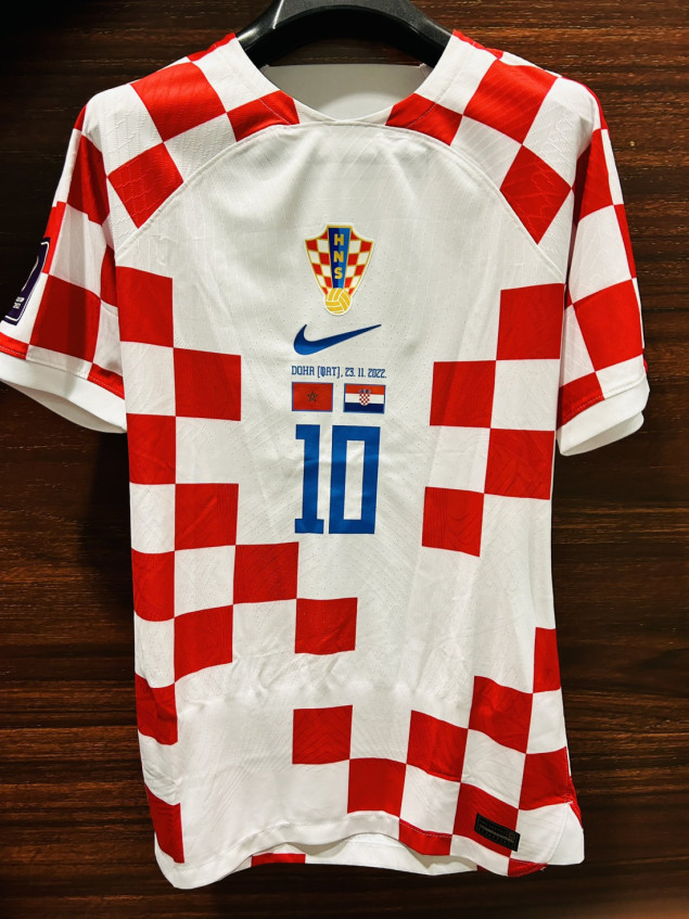 Modrić poklonio potpisani dres žrtvama zemljotresa u Turskoj