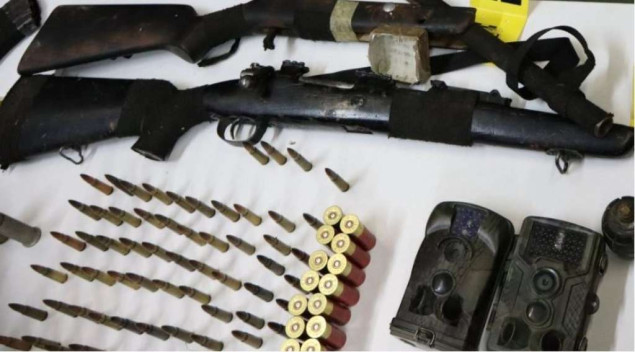 U Lukavcu pronađeno oružje, eksploziv i droga, jedna osoba uhapšena