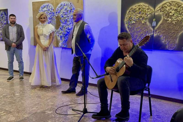 U BKC-u Tuzla otvorena izložba 'Krila anđela' autorice Selme Hadžić