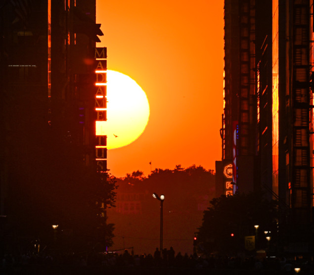 Rijetka pojava zalaska sunca: Njujorčani oduševljeni Manhattanhengeom