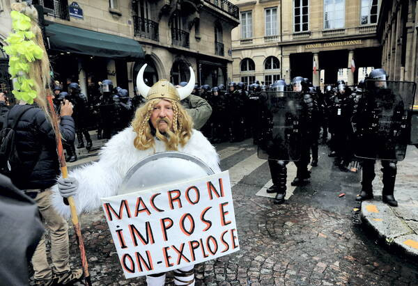 Macronova penziona reforma suočava se s ključnim ustavnim testom nakon višemjesečne borbe