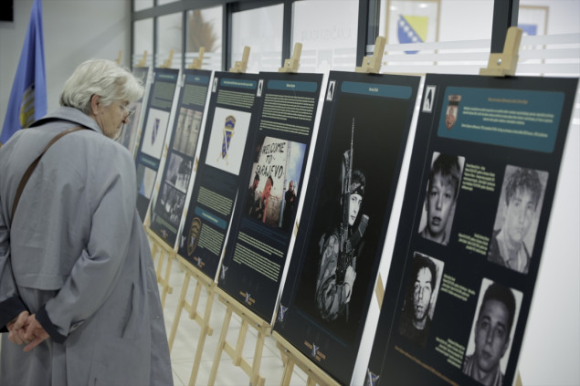 Izložba "Sarajevski maloljetni borci": Ilustracija mladosti koja je školske klupe zamijenila rovovima i linijama odbrane