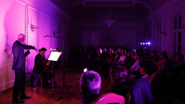 U okviru programa Koncertna sezone MAS nastupili violinista Marko Pop Ristov i violončelista Isak Haračić