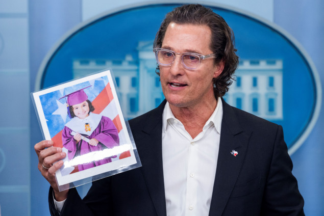 Holivudski glumac McConaughey pozvao na "reformu oružja" u Bijeloj kući