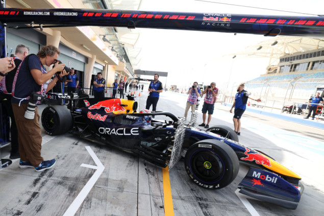 Verstappen najbrži na početku predsezonskih testiranja u Bahreinu