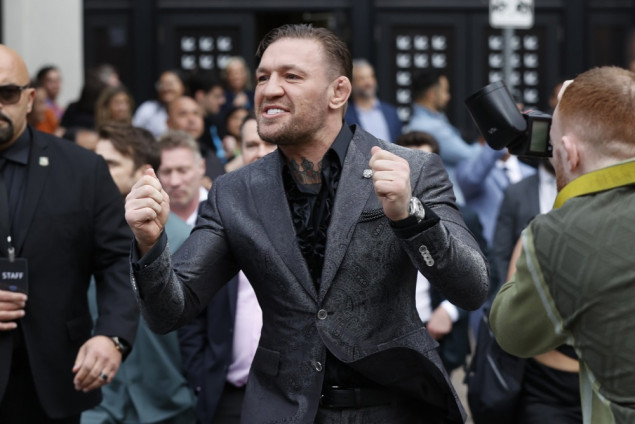 Conor McGregor se povrijedio poslije 69 sekundi borbe protiv Hollowaya