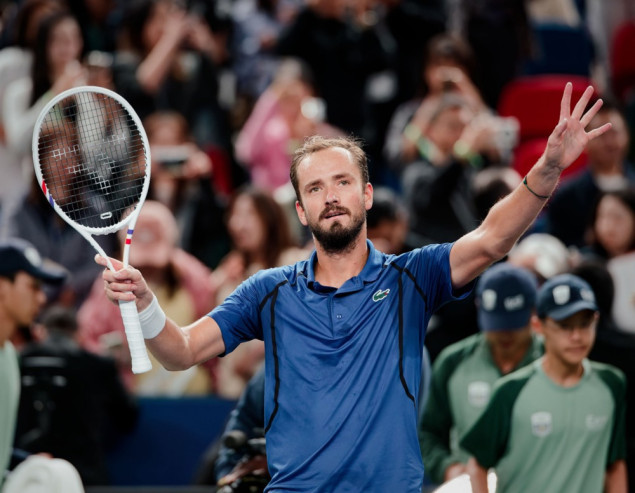 Medvedev u četvrtfinalu mastersa u Šangaju Medvedev u četvrtfinalu mastersa u Šangaju