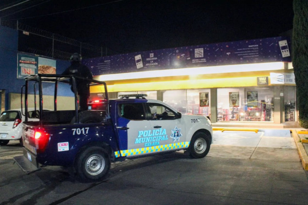 Naoružani napadači oteli 14 policajaca u Meksiku