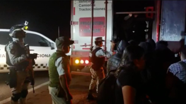 U prikolici napuštenog kamiona u Meksiku pronađeno 209 migranata