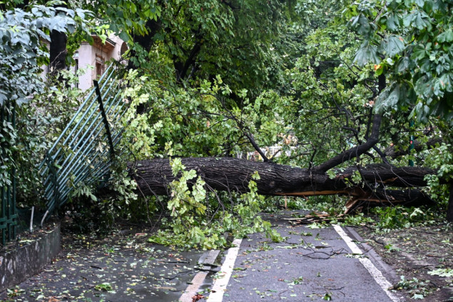 Jako nevrijeme pogodilo Milano, požari i visoke temperature na jugu zemlje