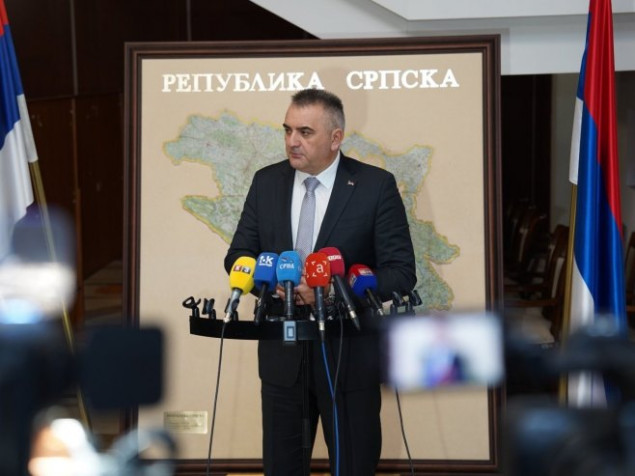 Politička predstava kao pravna nužnost: Minić danas vraća mandat