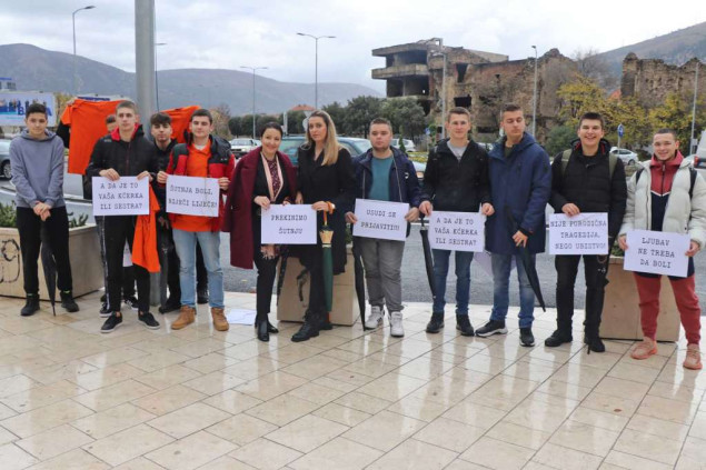 'Marš protiv nasilja nad ženama': Mladi Mostarci podigli svoj glas protiv nasilja