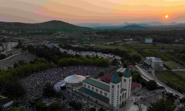 Mladifest u Međugorju privukao impresivan broj hodočasnika i svećenika