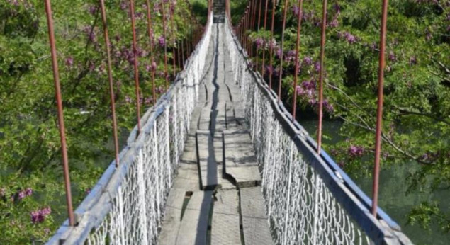 Nakon pada turista s visećeg mosta u Ovčar Banji građevinska inspekcija donijela rješenja o zabrani