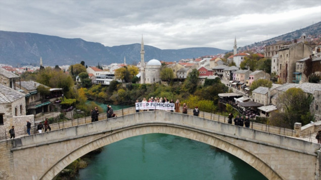 Skok bez aplauza sa Starog mosta za žrtve femicida