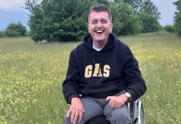 Pomozi.ba pokrenulo apel za liječenje Sanela koji boluje od cerebralne paralize