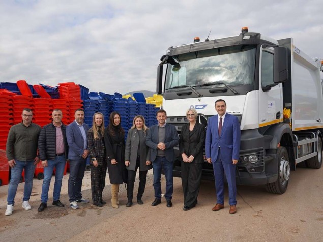 Mostar dobio specijalizirano vozilo za prikupljanje sortiranog otpada namijenjenog za reciklažu
